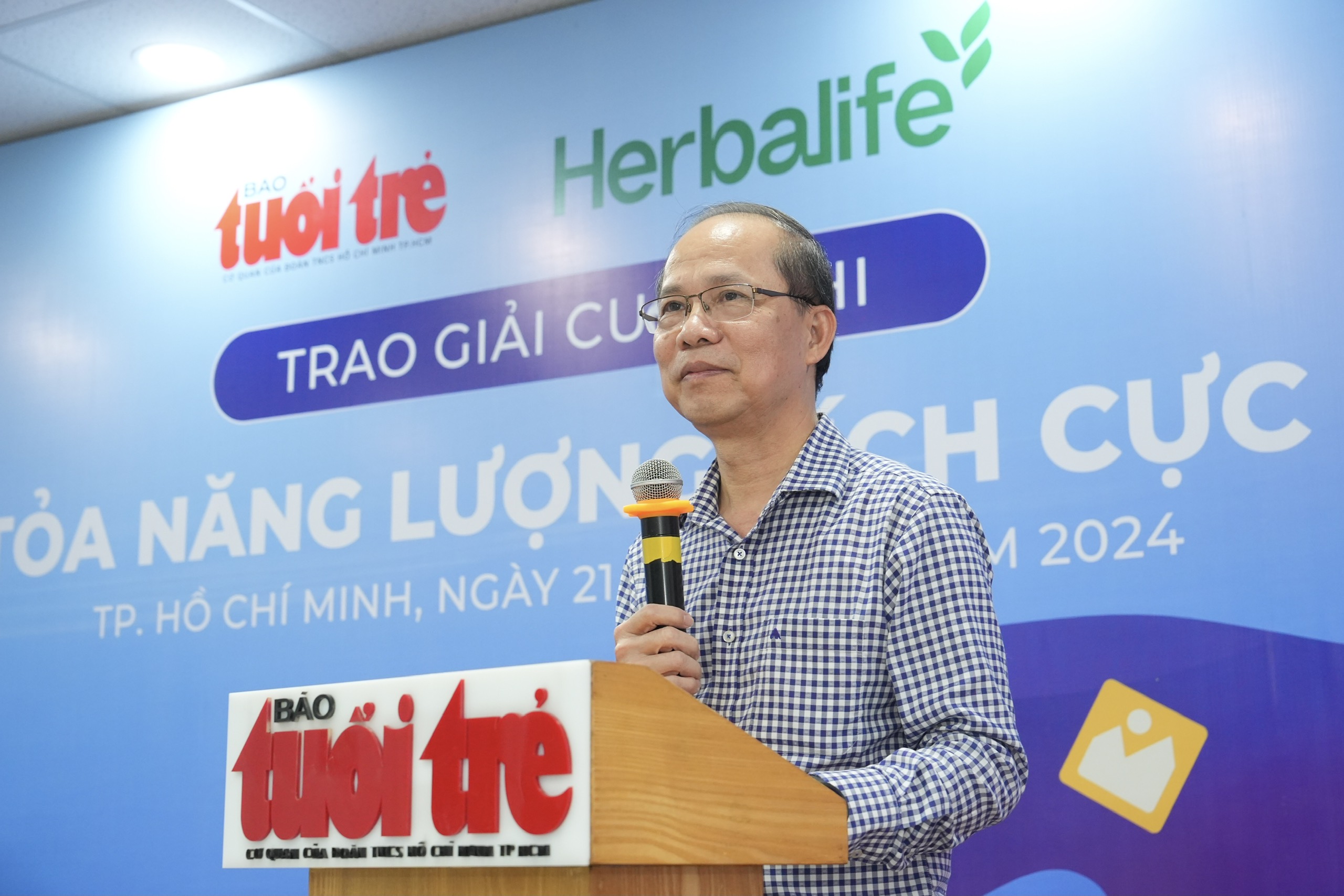 B&aacute;o Tuổi Trẻ trao giải Cuộc thi "Lan tỏa năng lượng t&iacute;ch cực"- Ảnh 1.