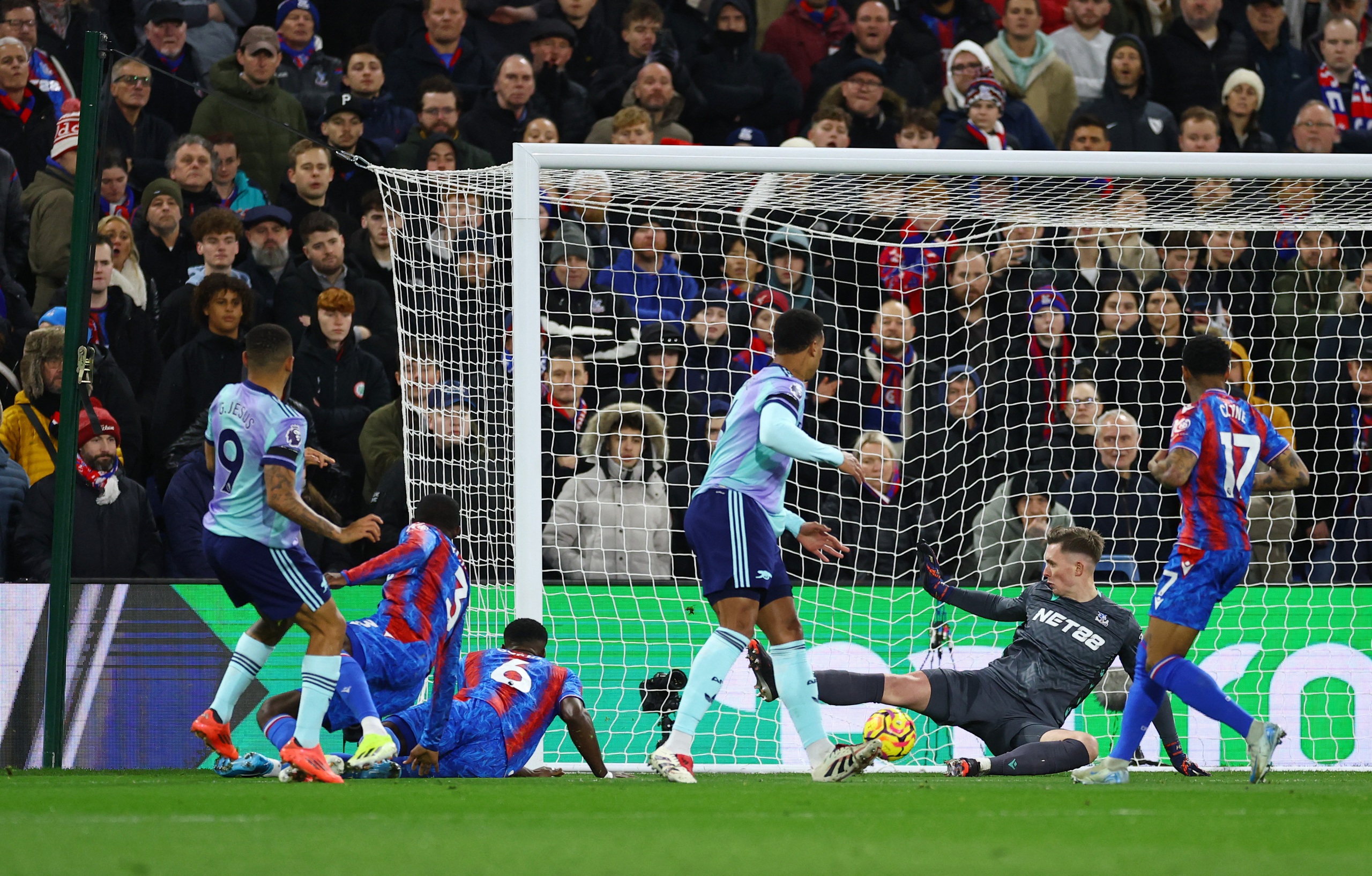 Đ&egrave; bẹp chủ nh&agrave; Crystal Palace, Arsenal vững ch&acirc;n Top 3 Ngoại hạng- Ảnh 2.