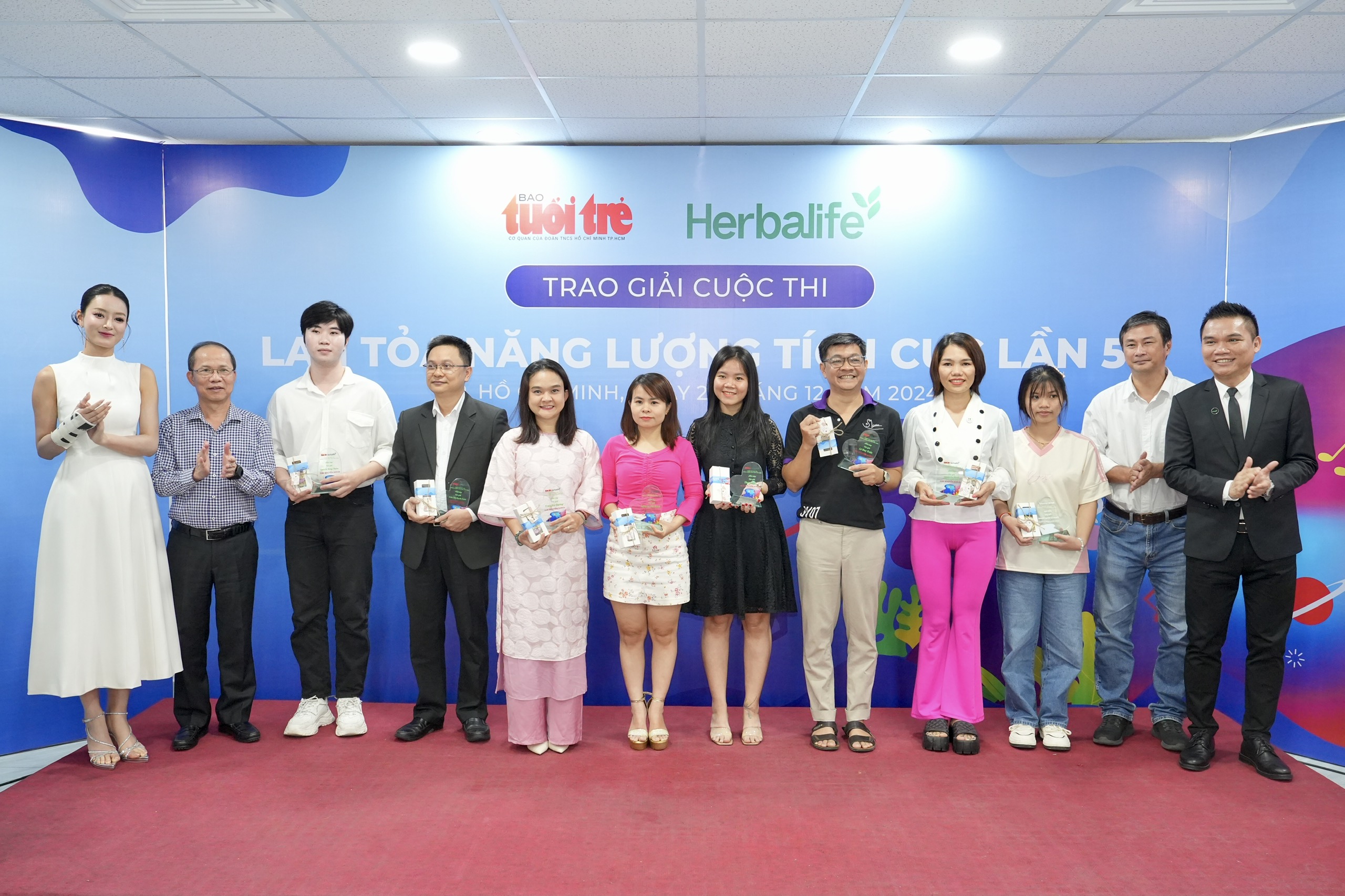 B&aacute;o Tuổi Trẻ trao giải Cuộc thi "Lan tỏa năng lượng t&iacute;ch cực"- Ảnh 4.