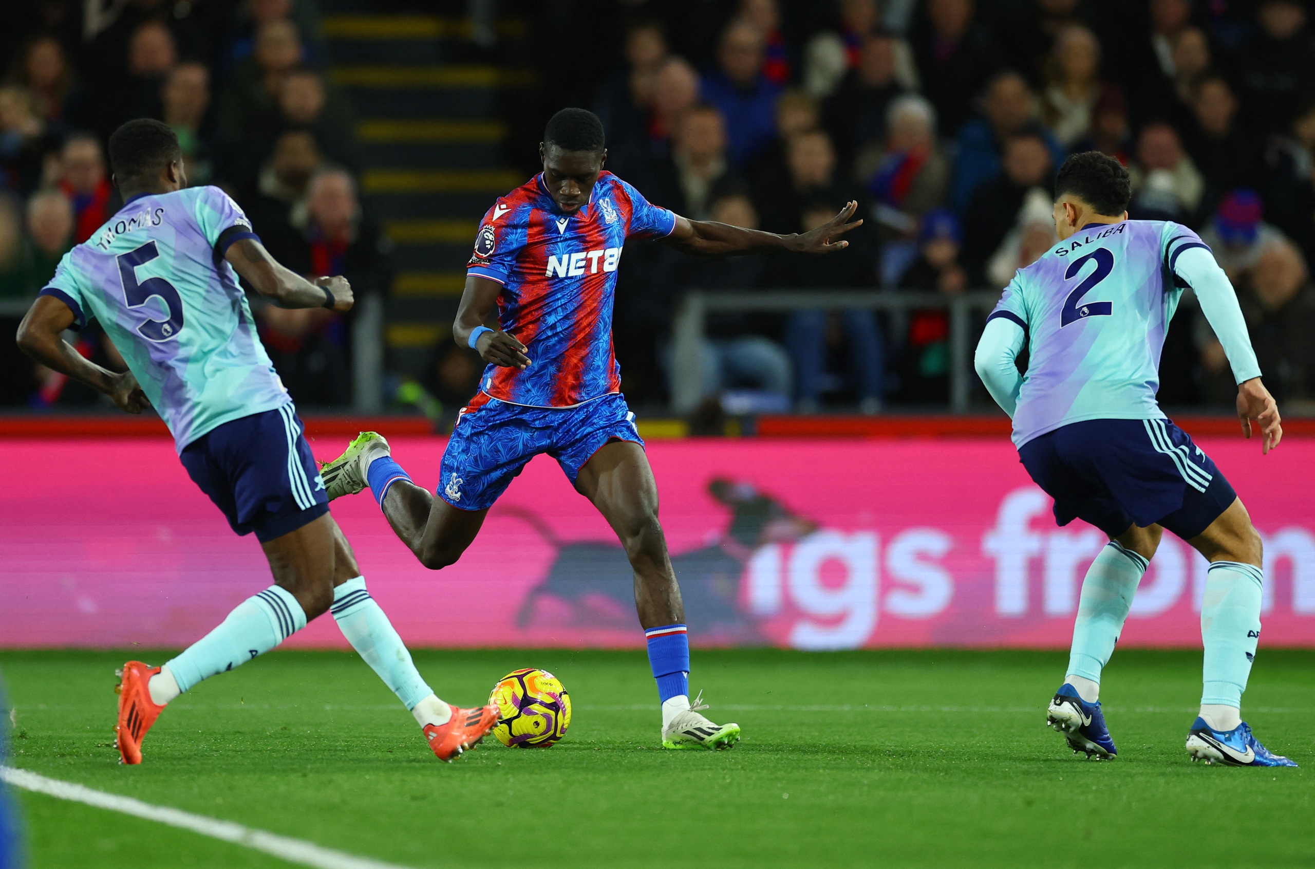 Đ&egrave; bẹp chủ nh&agrave; Crystal Palace, Arsenal vững ch&acirc;n Top 3 Ngoại hạng- Ảnh 3.