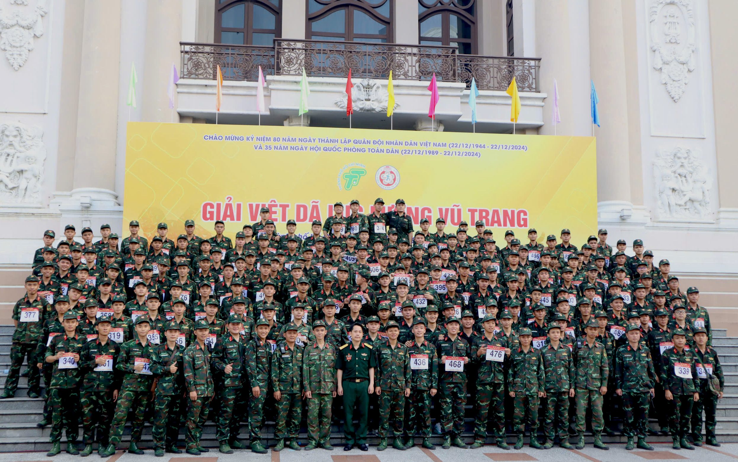 Chiến sĩ, d&acirc;n qu&acirc;n chạy việt d&atilde; ch&agrave;o mừng Ng&agrave;y th&agrave;nh lập QĐND Việt Nam- Ảnh 10.