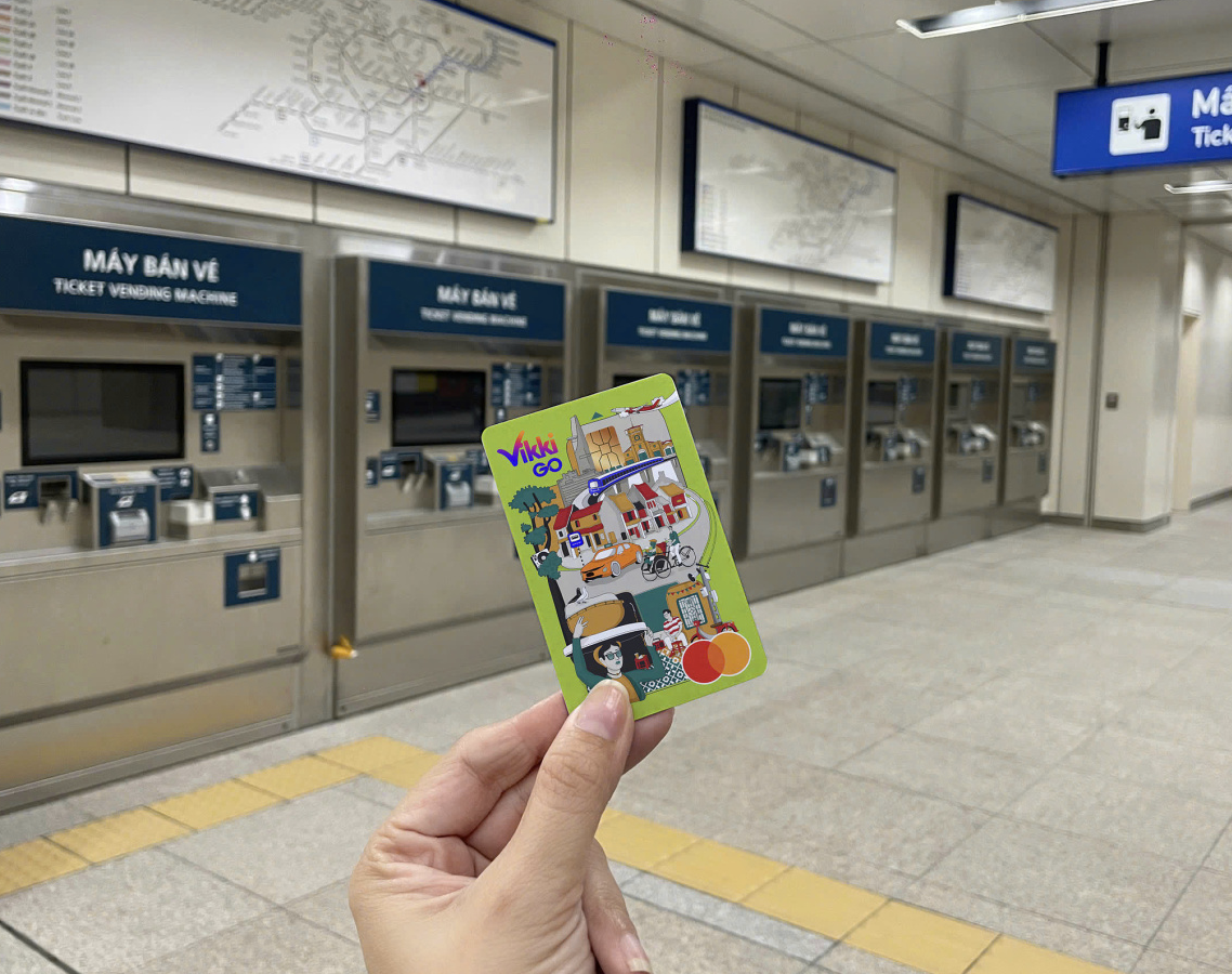 Người d&acirc;n c&oacute; thể nhận thẻ VikkiGO để đi t&agrave;u metro miễn ph&iacute;- Ảnh 1.