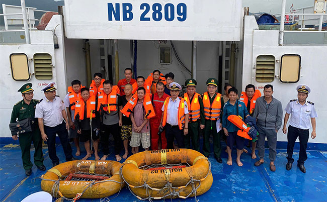 14 thuyền vi&ecirc;n c&ugrave;ng t&agrave;u h&agrave;ng gặp nạn tr&ecirc;n v&ugrave;ng biển B&igrave;nh Định- Ảnh 2.