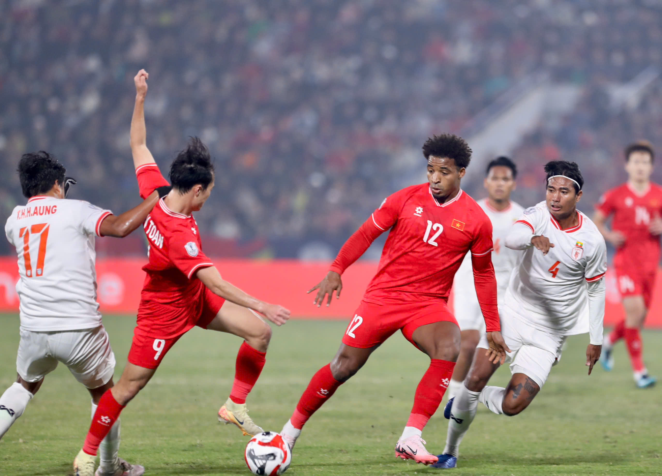Văn To&agrave;n chấn thương nặng, sớm chia tay ASEAN Cup 2024- Ảnh 1.