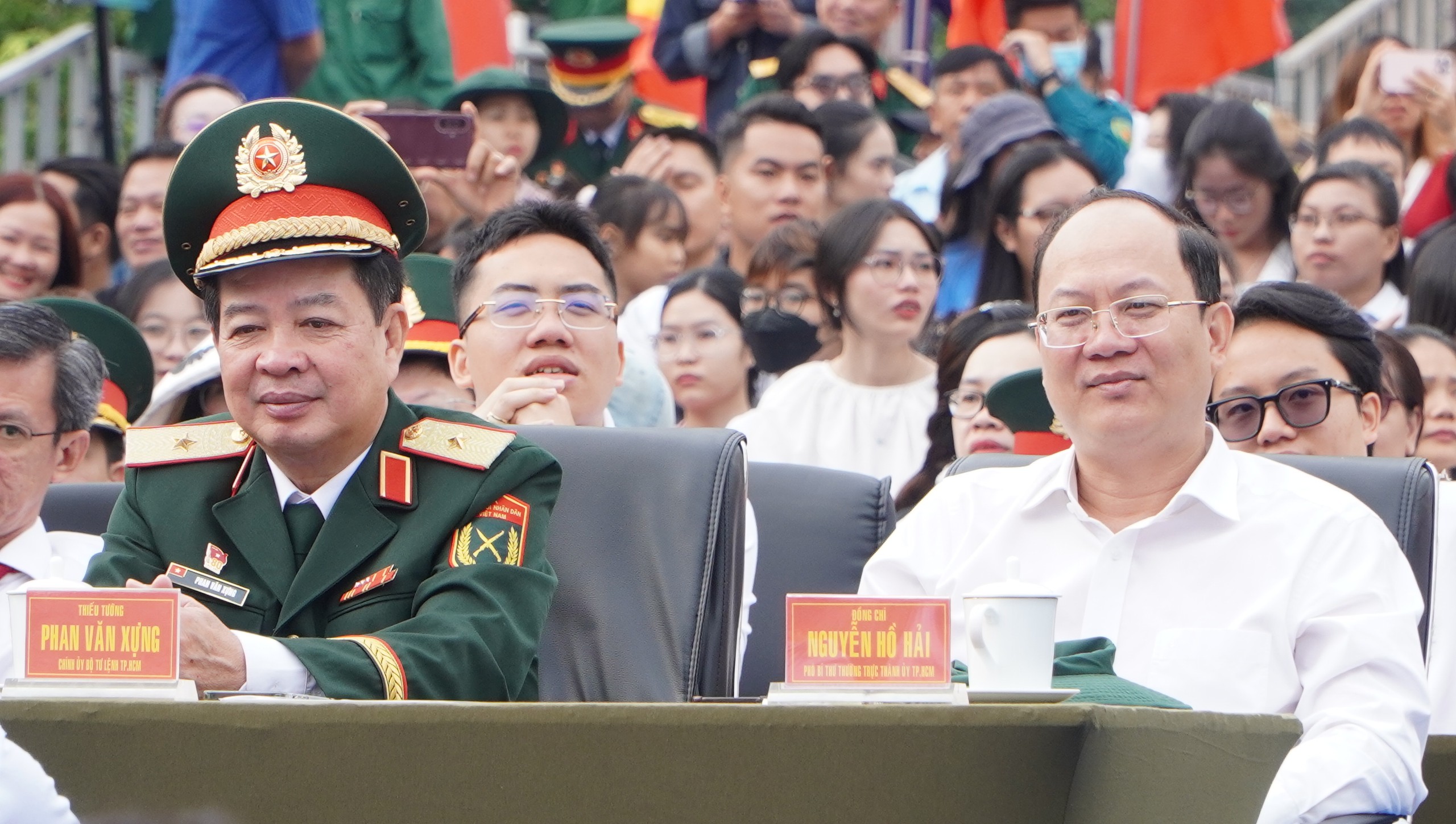 Ấn tượng những m&agrave;n biểu diễn đặc sắc của h&agrave;ng ng&agrave;n qu&acirc;n d&acirc;n tr&ecirc;n Phố đi bộ Nguyễn Huệ- Ảnh 2.