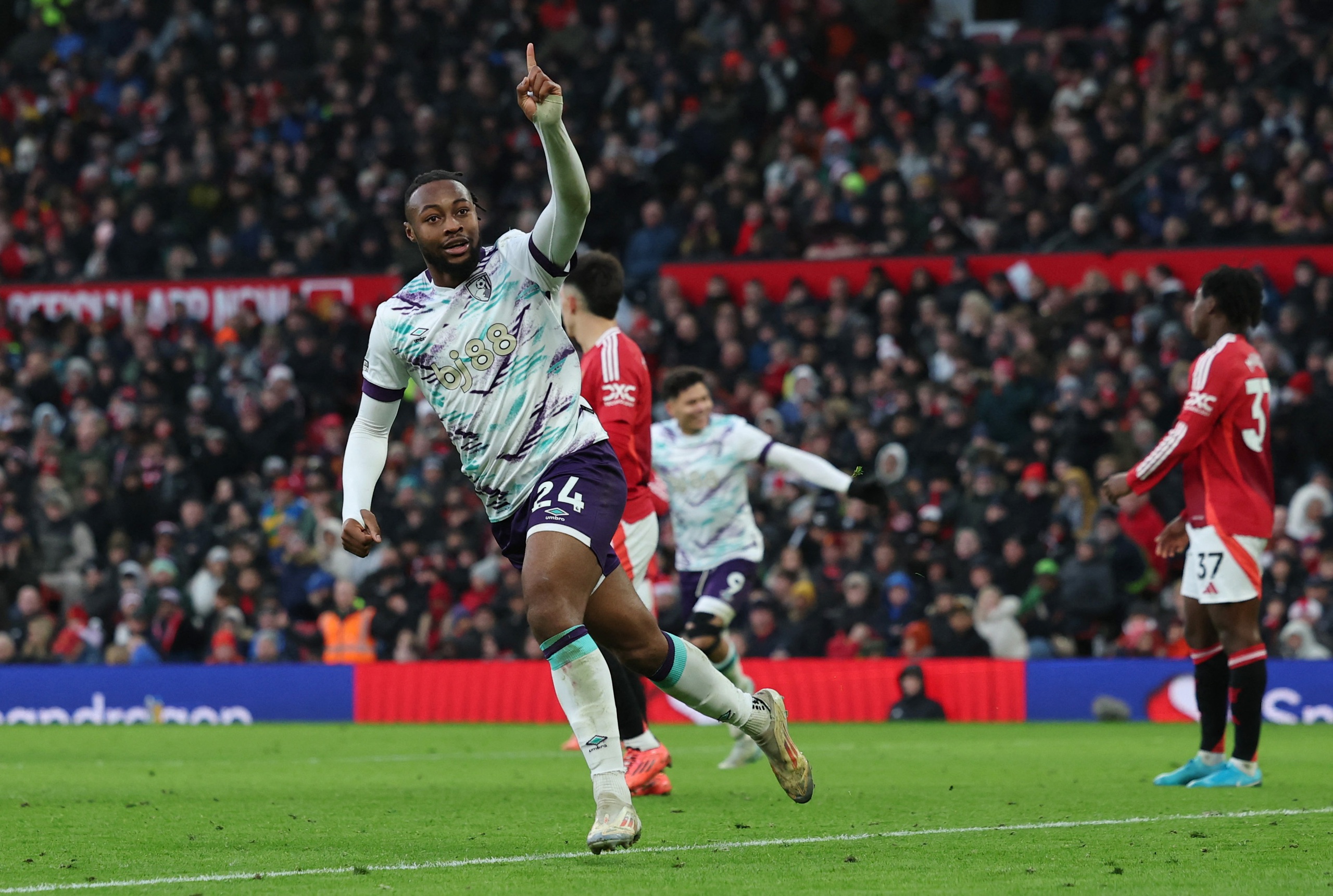 Man United thua thảm sân nhà, Bournemouth lên Top 5 Ngoại hạng- Ảnh 6.