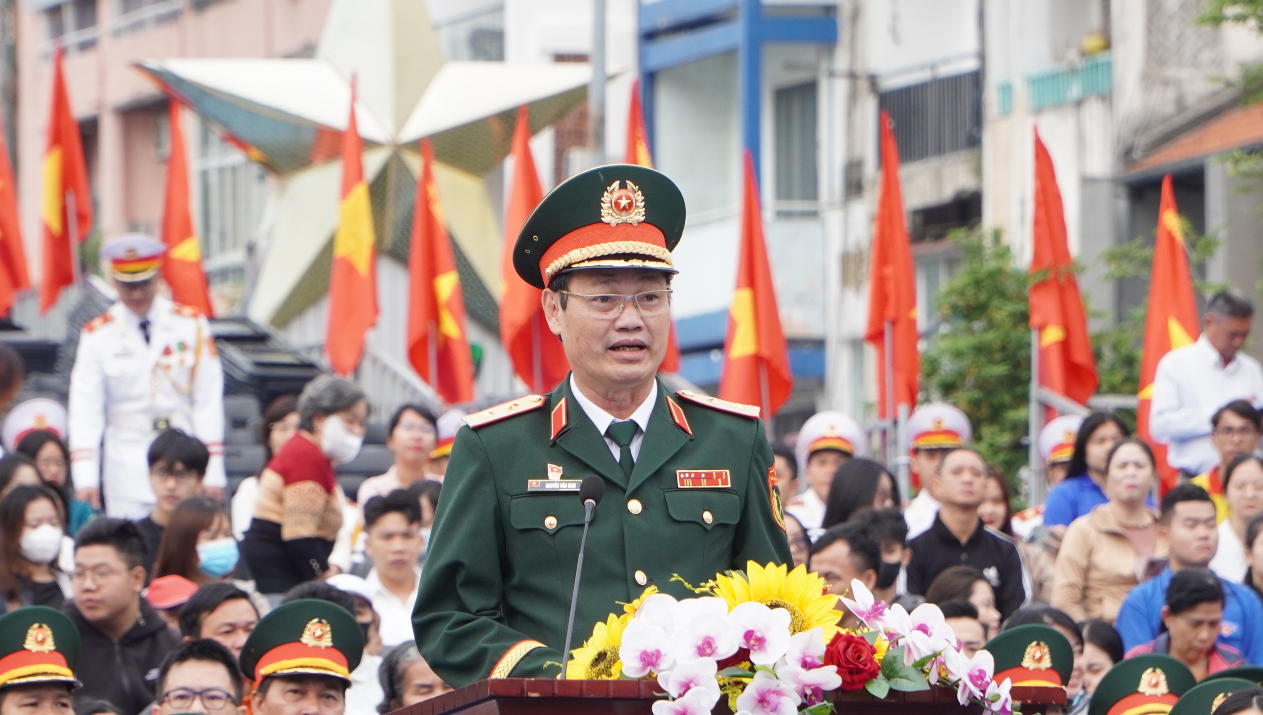 Ấn tượng những m&agrave;n biểu diễn đặc sắc của h&agrave;ng ng&agrave;n qu&acirc;n d&acirc;n tr&ecirc;n Phố đi bộ Nguyễn Huệ- Ảnh 4.