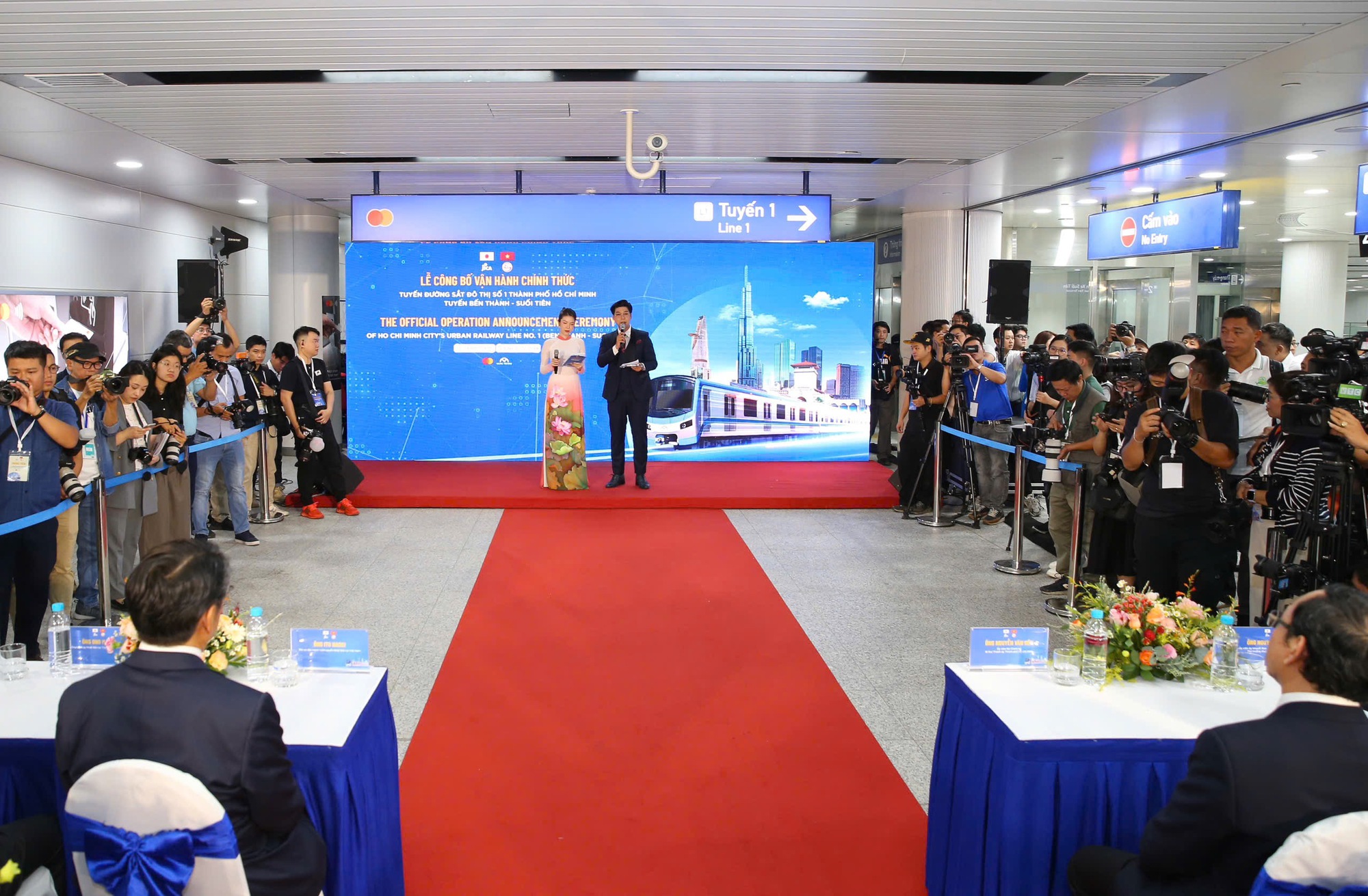 Những h&igrave;nh ảnh về ng&agrave;y đầu metro số 1 ch&iacute;nh thức vận h&agrave;nh- Ảnh 7.