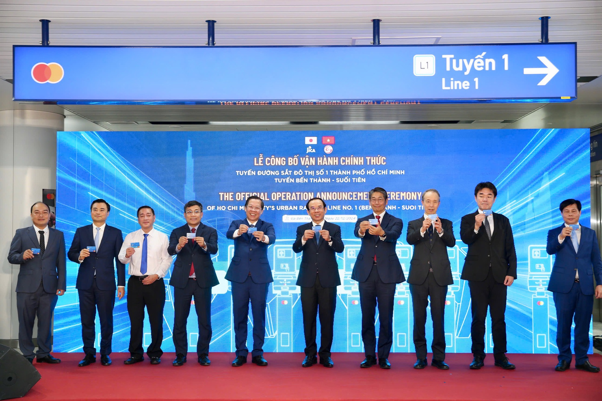 Những h&igrave;nh ảnh về ng&agrave;y đầu metro số 1 ch&iacute;nh thức vận h&agrave;nh- Ảnh 12.
