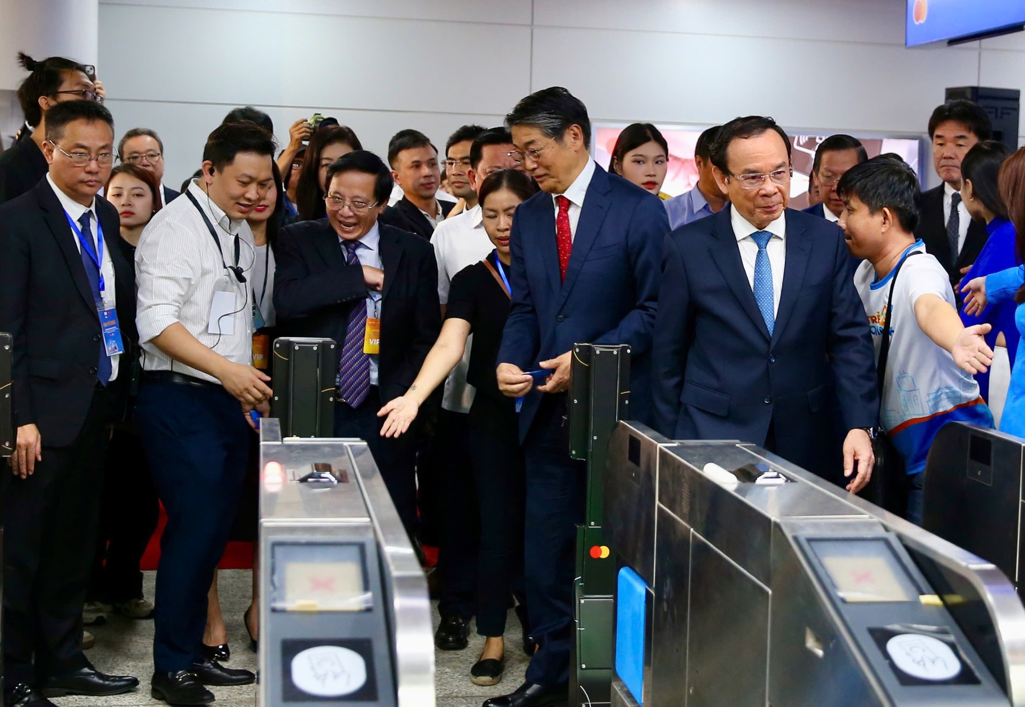 Những h&igrave;nh ảnh về ng&agrave;y đầu metro số 1 ch&iacute;nh thức vận h&agrave;nh- Ảnh 13.
