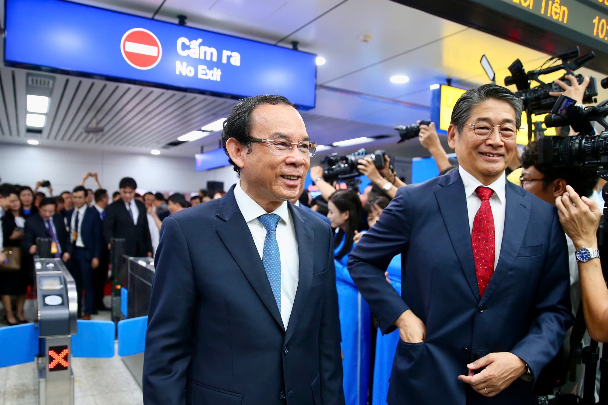 Những h&igrave;nh ảnh về ng&agrave;y đầu metro số 1 ch&iacute;nh thức vận h&agrave;nh- Ảnh 16.