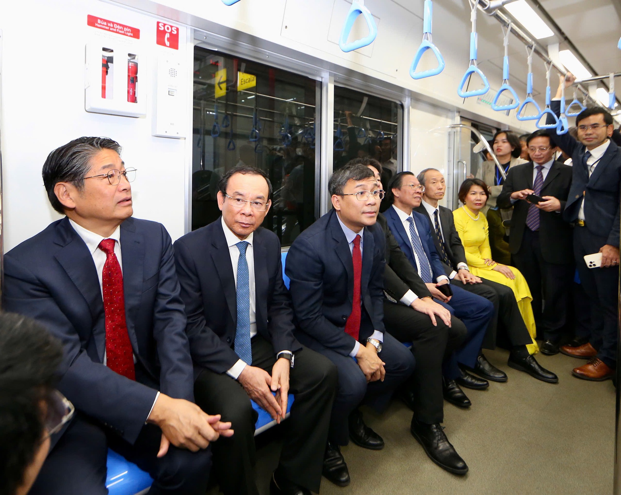 Những h&igrave;nh ảnh về ng&agrave;y đầu metro số 1 ch&iacute;nh thức vận h&agrave;nh- Ảnh 17.