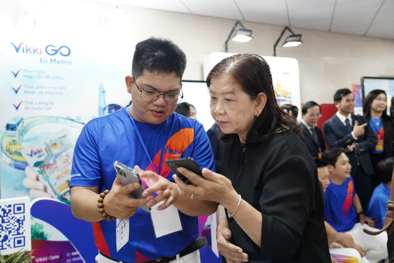 TP HCM vận h&agrave;nh ch&iacute;nh thức tuyến metro số 1, người d&acirc;n nhận thẻ đi metro VikkiGO miễn ph&iacute;- Ảnh 3.