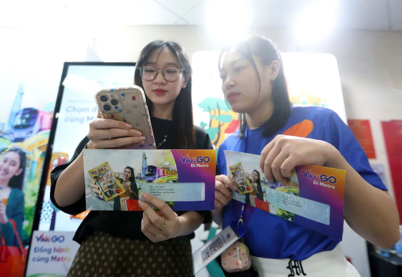 TP HCM vận h&agrave;nh ch&iacute;nh thức tuyến metro số 1, người d&acirc;n nhận thẻ đi metro VikkiGO miễn ph&iacute;- Ảnh 5.