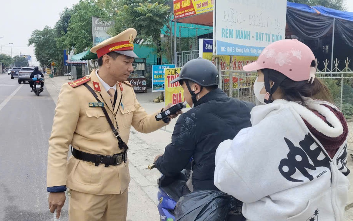 Phạt hơn 1 tỉ đồng tiền nồng độ cồn chỉ trong 5 ng&agrave;y- Ảnh 1.