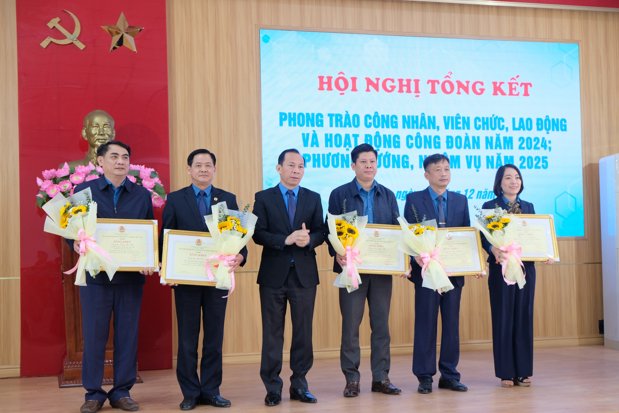 LĐLĐ tỉnh Thanh H&oacute;a: Đơn vị xuất sắc dẫn đầu phong tr&agrave;o thi đua CNVC-LĐ- Ảnh 8.