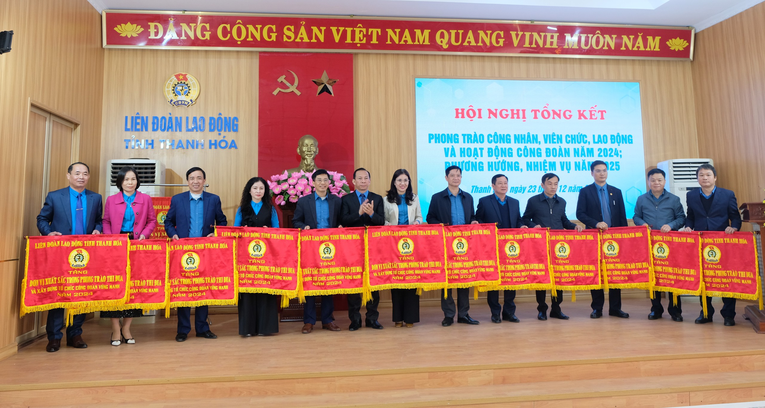 LĐLĐ tỉnh Thanh H&oacute;a: Đơn vị xuất sắc dẫn đầu phong tr&agrave;o thi đua CNVC-LĐ- Ảnh 9.