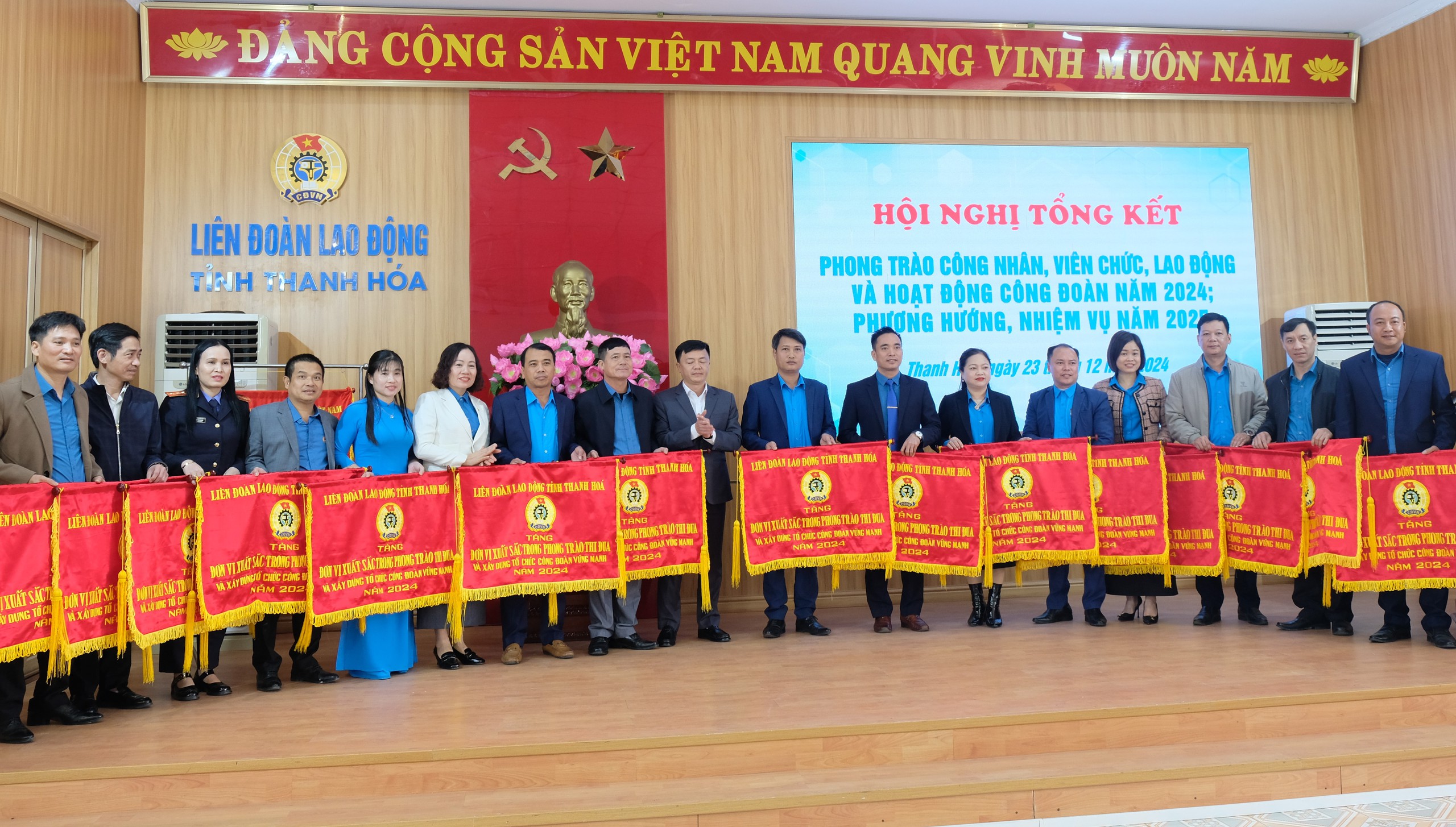 LĐLĐ tỉnh Thanh H&oacute;a: Đơn vị xuất sắc dẫn đầu phong tr&agrave;o thi đua CNVC-LĐ- Ảnh 10.