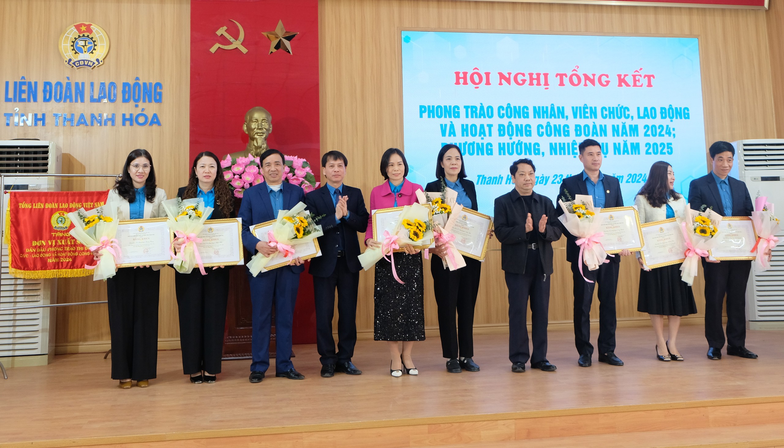 LĐLĐ tỉnh Thanh H&oacute;a: Đơn vị xuất sắc dẫn đầu phong tr&agrave;o thi đua CNVC-LĐ- Ảnh 11.