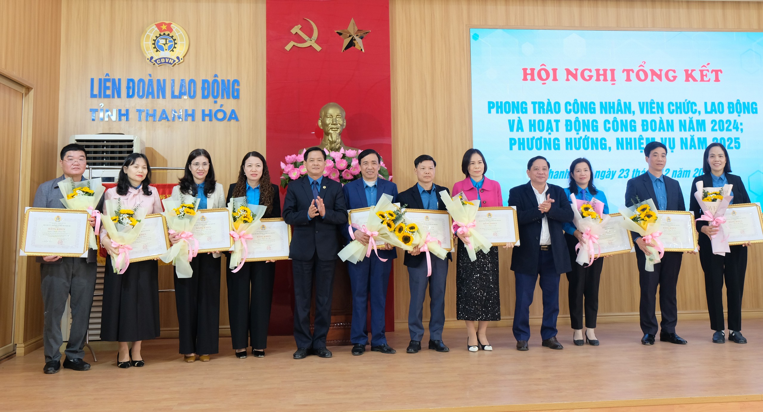 LĐLĐ tỉnh Thanh H&oacute;a: Đơn vị xuất sắc dẫn đầu phong tr&agrave;o thi đua CNVC-LĐ- Ảnh 12.