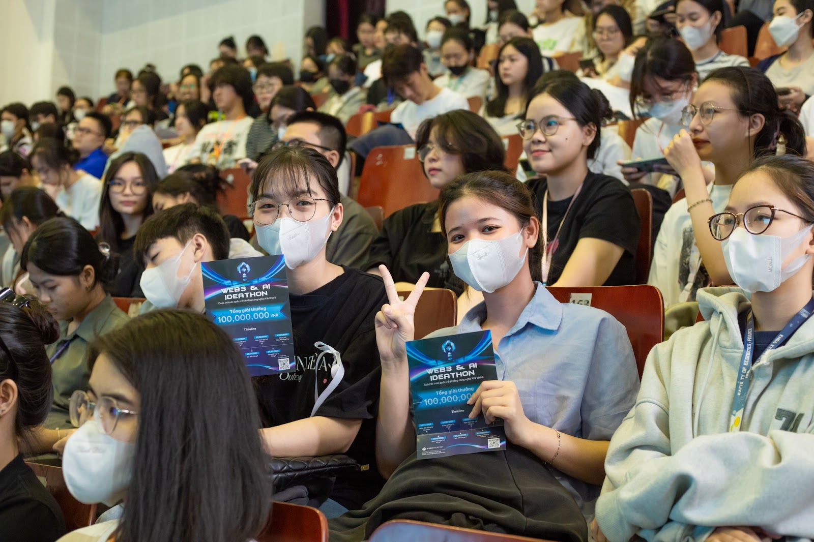 Khởi động cuộc thi ý tưởng công nghệ Web3 và AI, giải thưởng 100 triệu đồng- Ảnh 1. A group of people wearing masks Description automatically generated