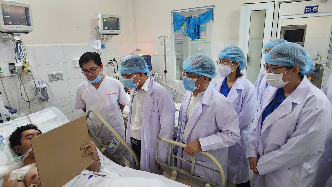 Sức khỏe c&aacute;c nạn nh&acirc;n trong vụ ch&aacute;y nh&agrave; ở T&acirc;n B&igrave;nh hiện ra sao?- Ảnh 1.
