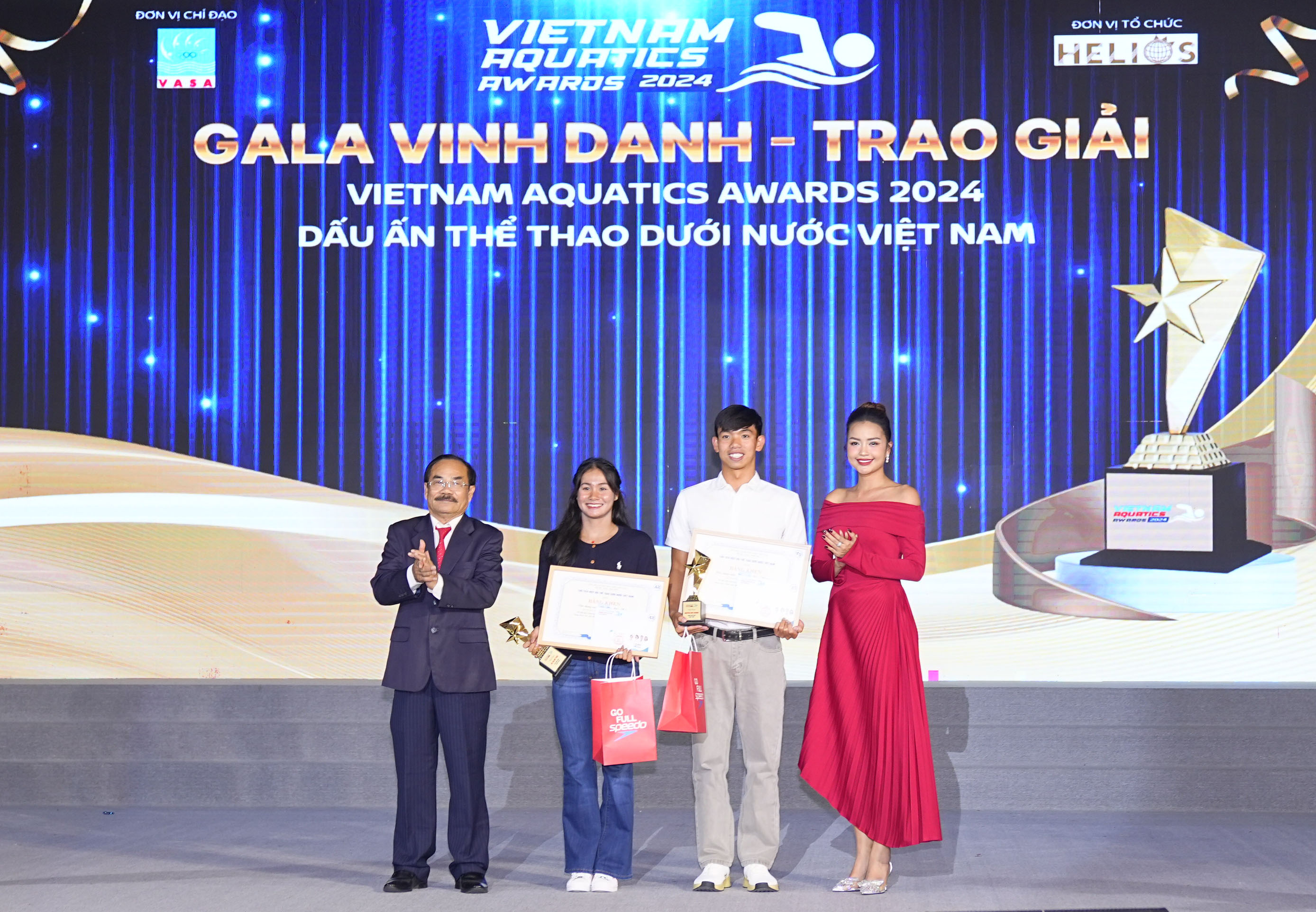 Kình ngư Nguyễn Huy Hoàng, Mỹ Tiên là VĐV bơi xuất sắc nhất năm 2024- Ảnh 1.