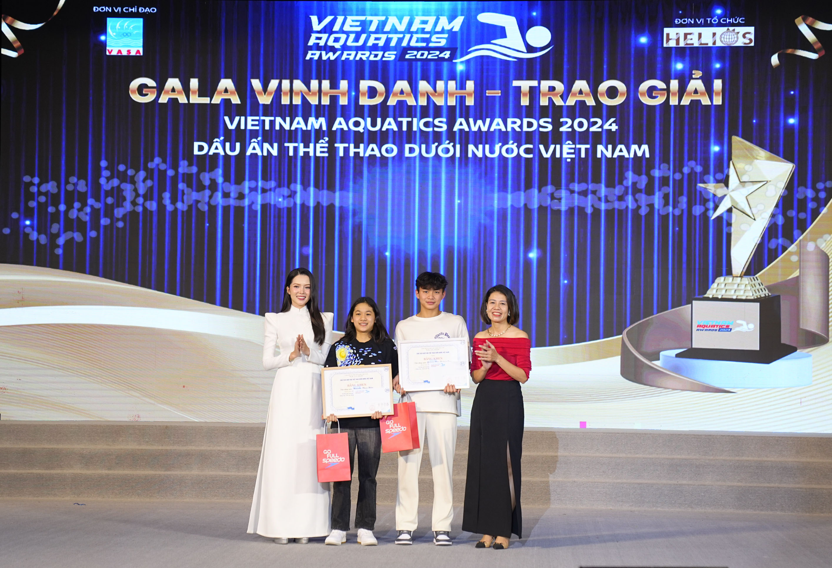 Kình ngư Nguyễn Huy Hoàng, Mỹ Tiên là VĐV bơi xuất sắc nhất năm 2024- Ảnh 2.