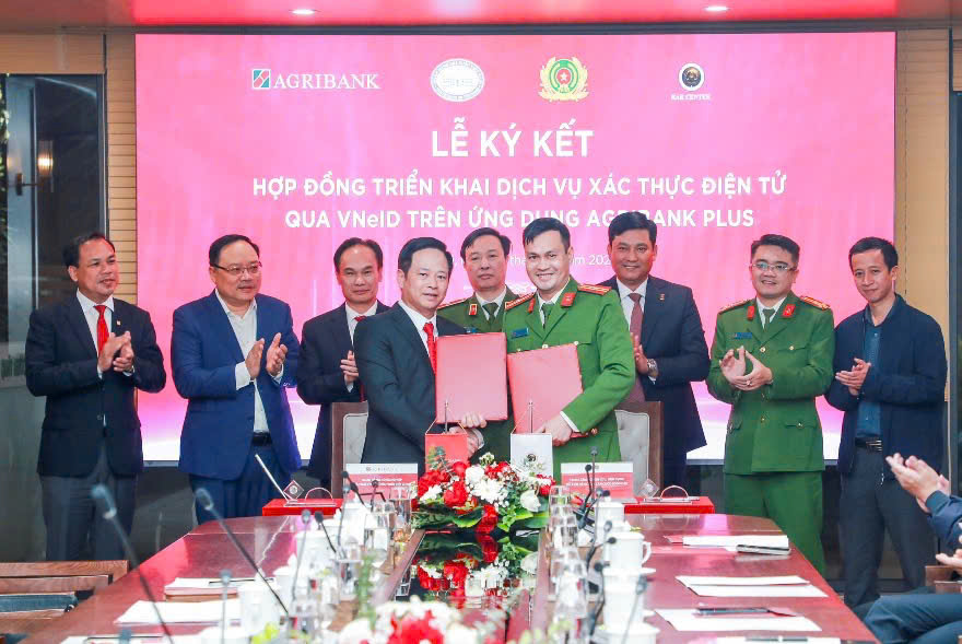 Agribank và RAR hợp tác triển khai xác thực điện tử qua VNeID- Ảnh 1.