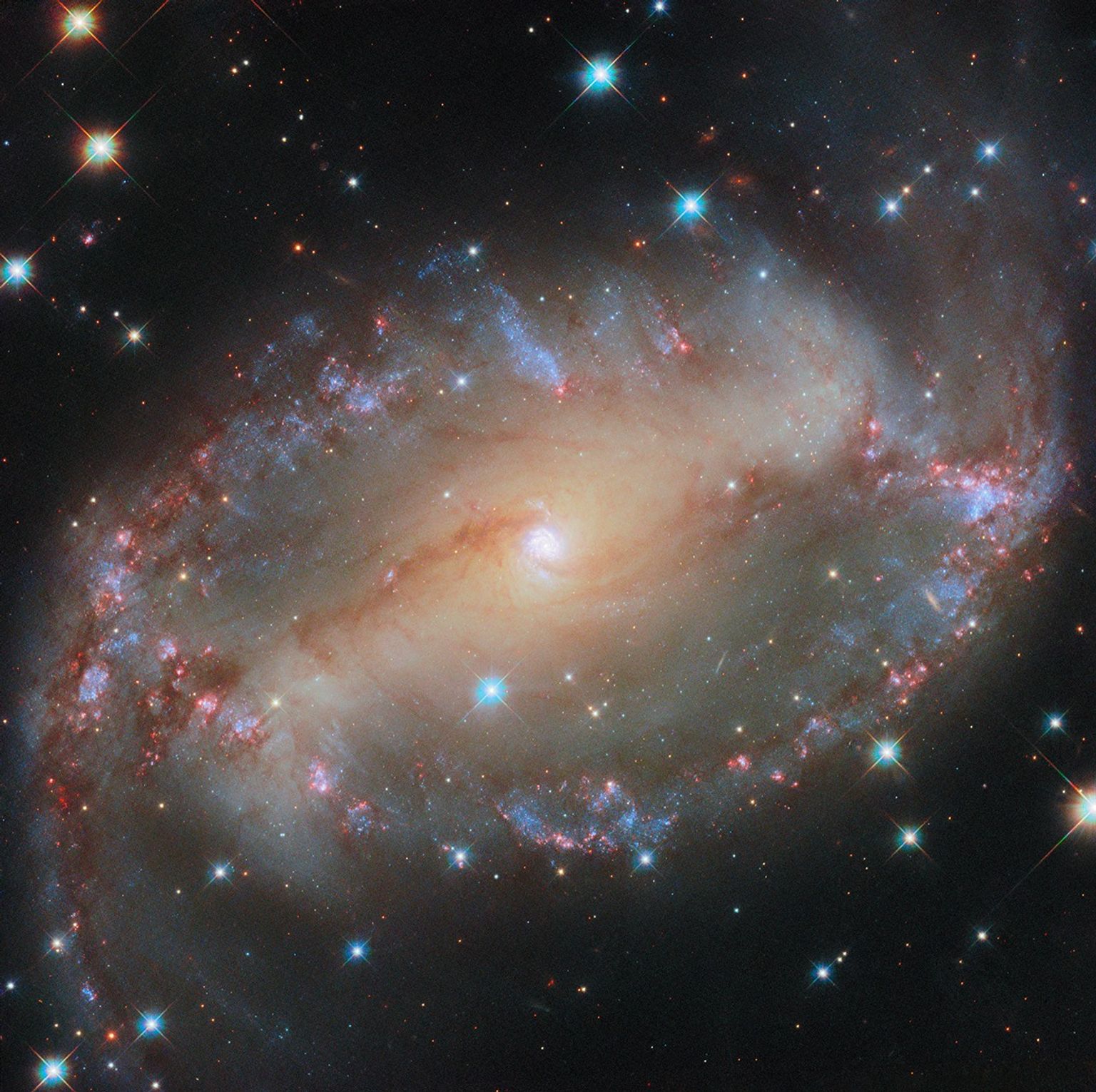 NASA/ESA theo d&otilde;i &ldquo;mắt vũ trụ&rdquo; nh&igrave;n chằm chằm v&agrave;o Tr&aacute;i Đất- Ảnh 1.