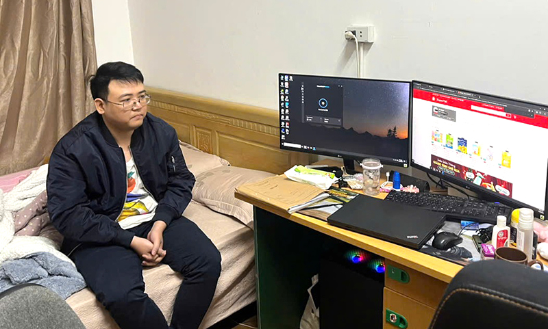 Triệt ph&aacute; băng nh&oacute;m chuy&ecirc;n "hack" Facebook lừa đảo- Ảnh 2.