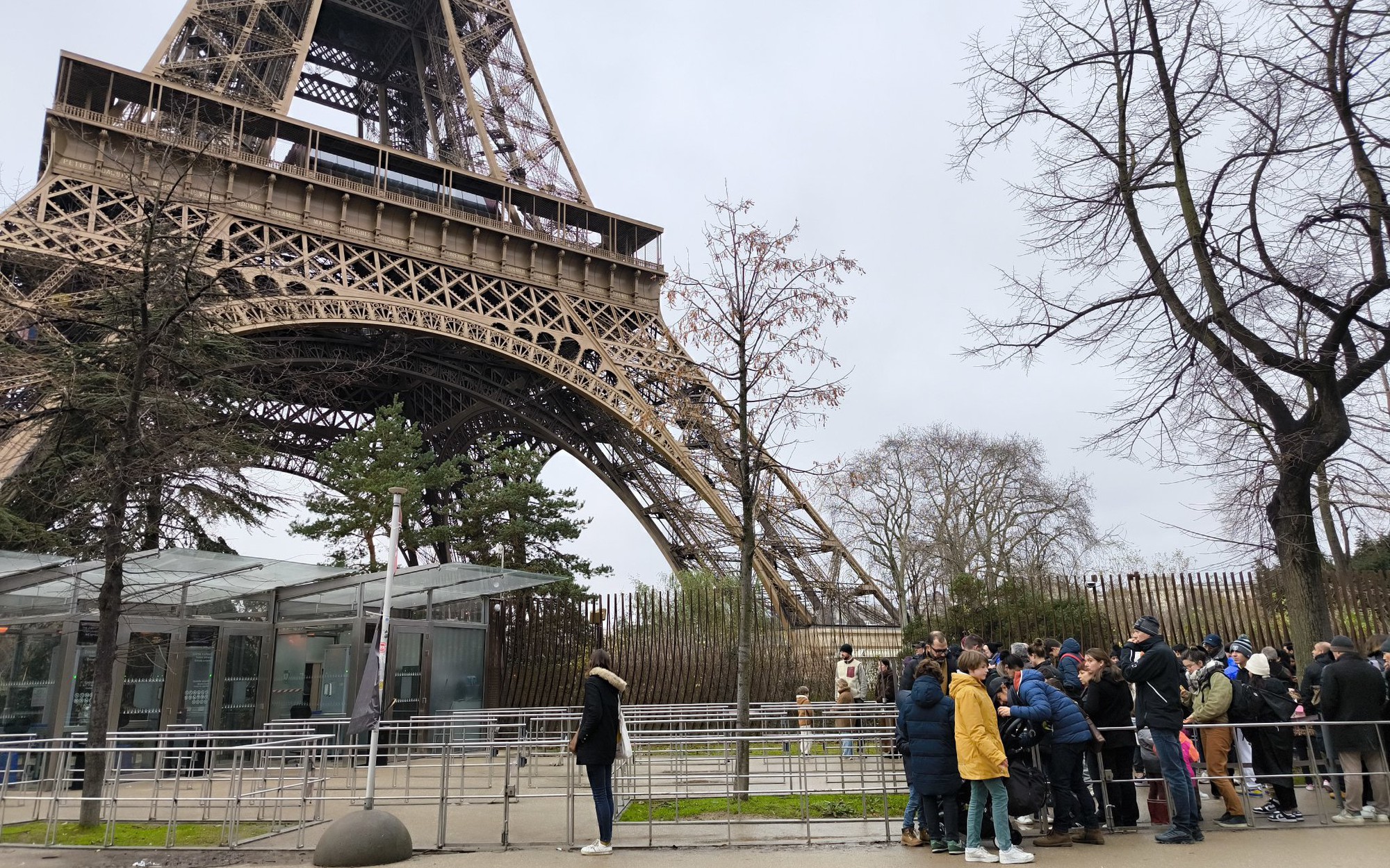 Pháp: Ban quản lý lên tiếng về "hỏa hoạn" ở tháp Eiffel