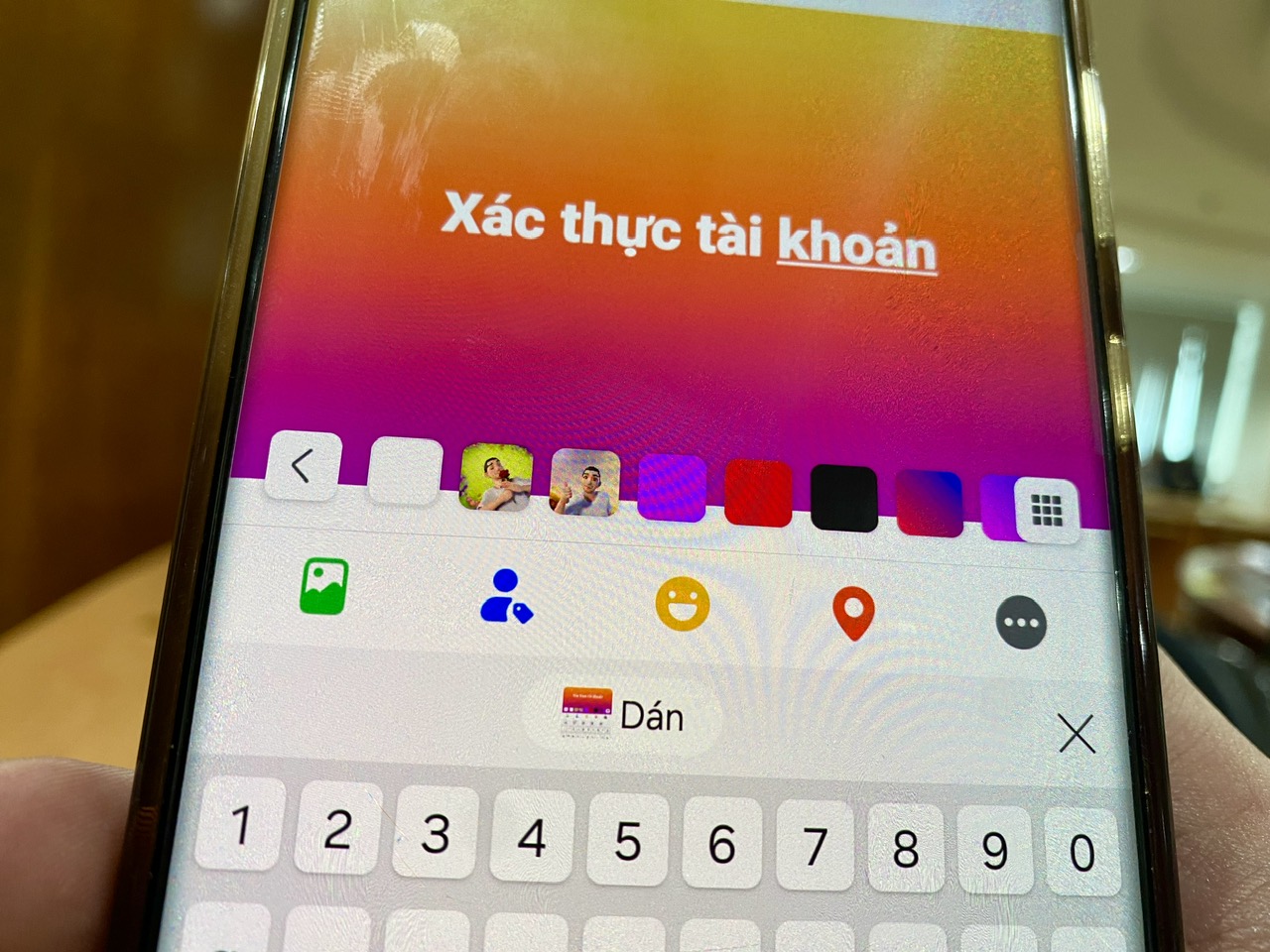 Kể từ 25-12, t&agrave;i khoản đ&atilde; x&aacute;c thực mới được đăng b&agrave;i tr&ecirc;n mạng x&atilde; hội- Ảnh 1.