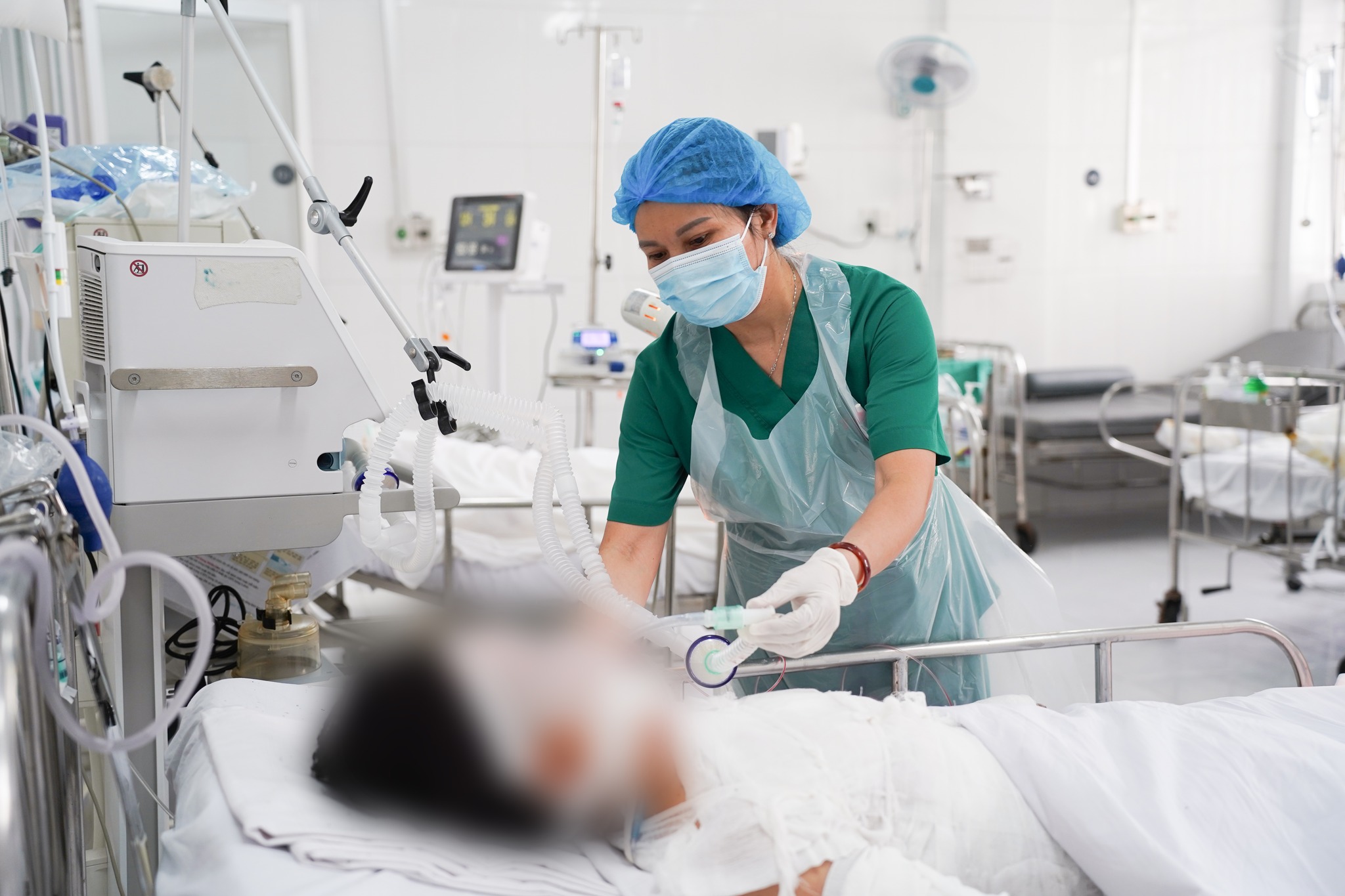 Nh&oacute;m thanh thiếu ni&ecirc;n bị thương nặng do tự chế ph&aacute;o qua mạng- Ảnh 2.