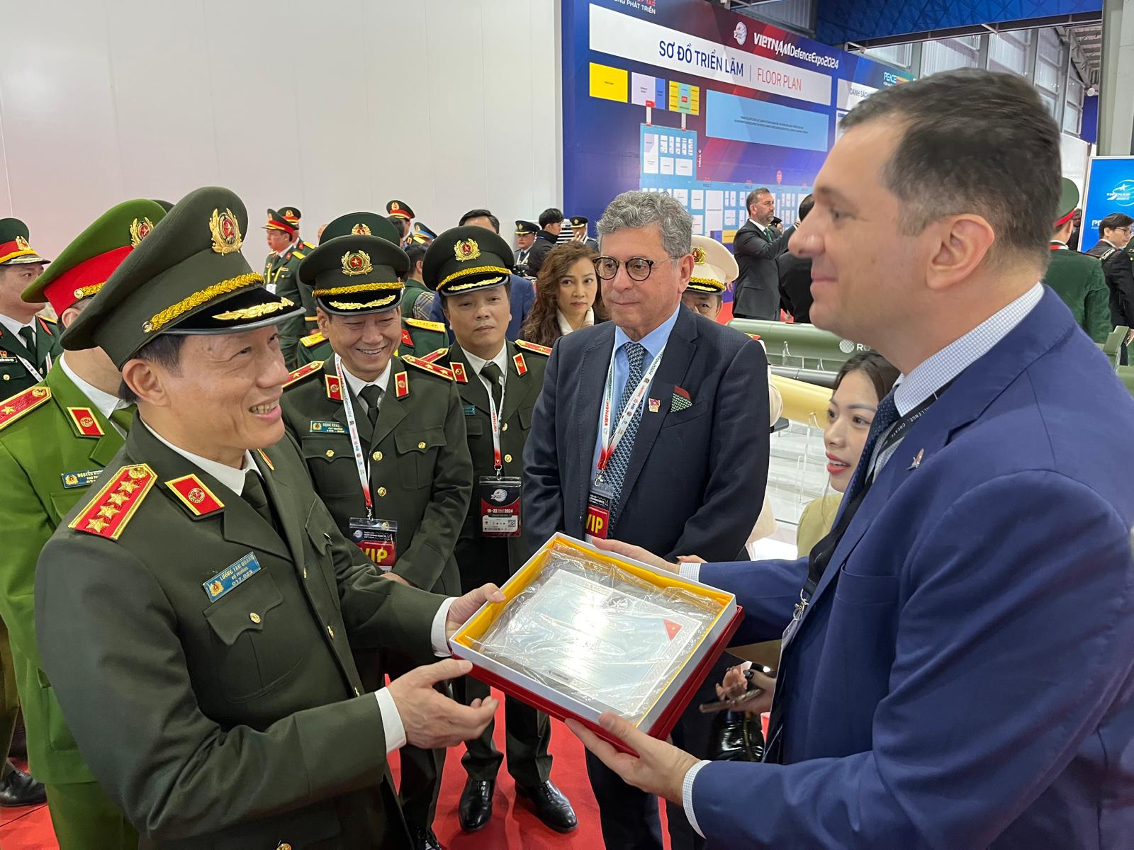 Embraer tham dự Triển l&atilde;m Quốc ph&ograve;ng Quốc tế Việt Nam 2024- Ảnh 1.