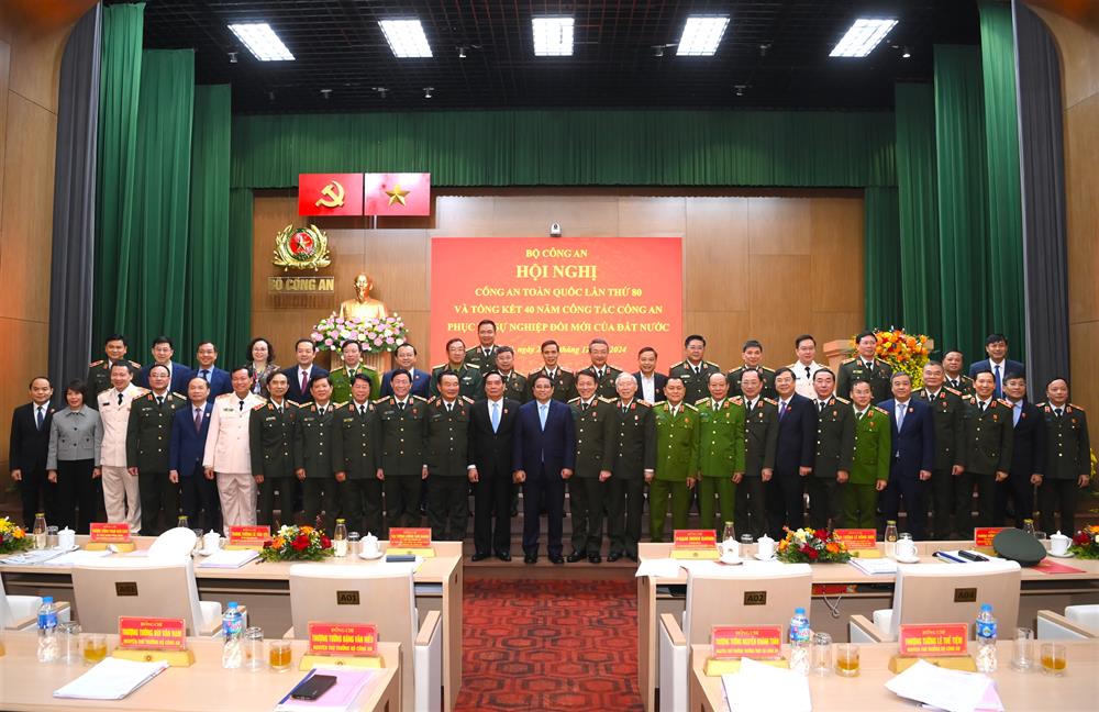 Thủ tướng Phạm Minh Ch&iacute;nh: Lực lượng CAND tiếp tục sắp xếp tổ chức bộ m&aacute;y tinh, gọn, mạnh- Ảnh 2.