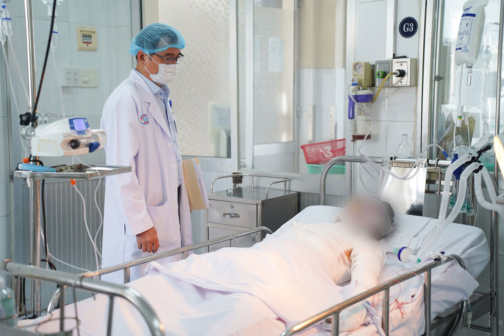 Bệnh nh&acirc;n tai nạn ph&aacute;o nổ được Bệnh viện Chợ Rẫy cứu chữa. Ảnh: NGUYỄN THẠNH
