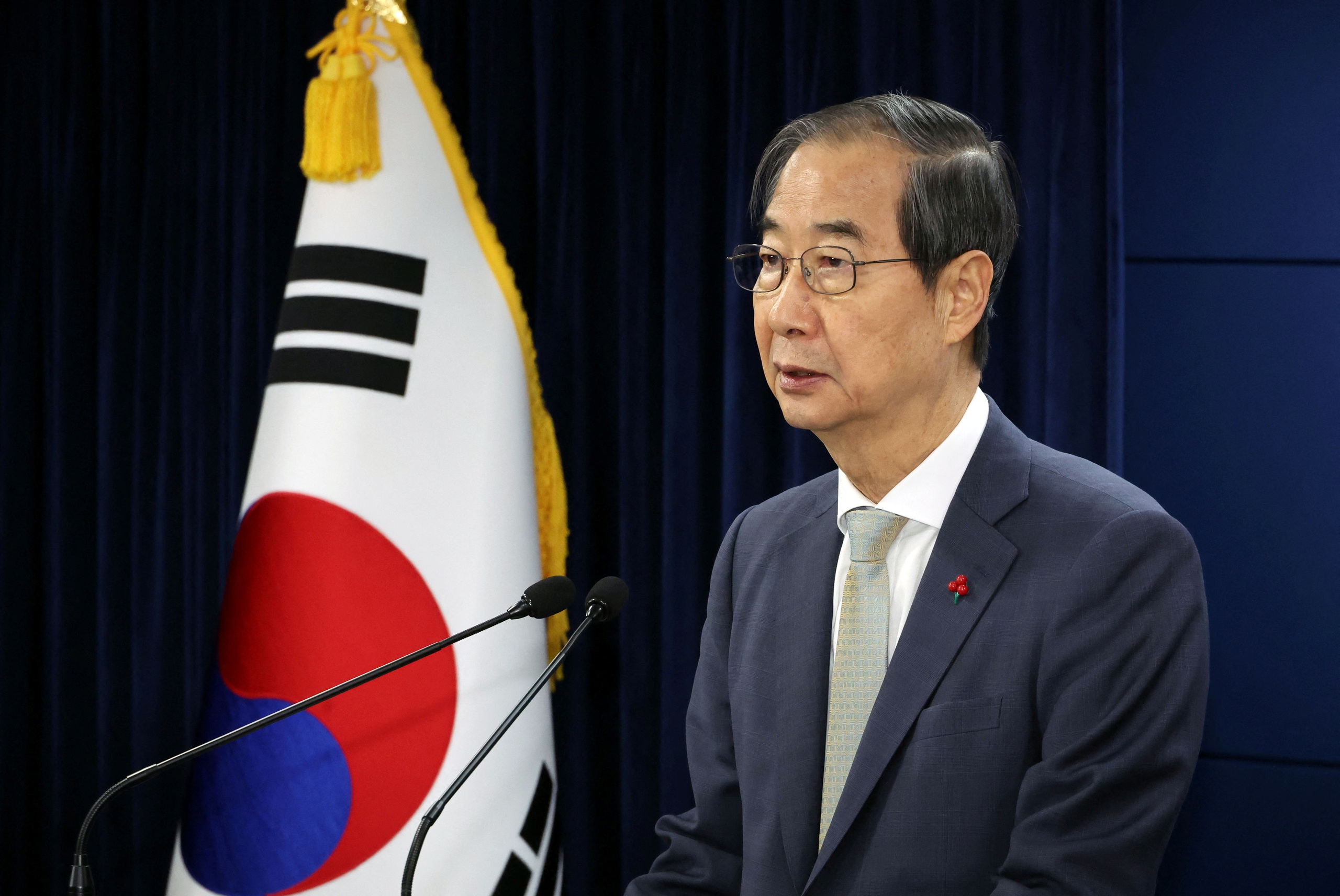 Quyền Tổng thống Hàn Quốc Han Duck-soo Ảnh: REUTERS