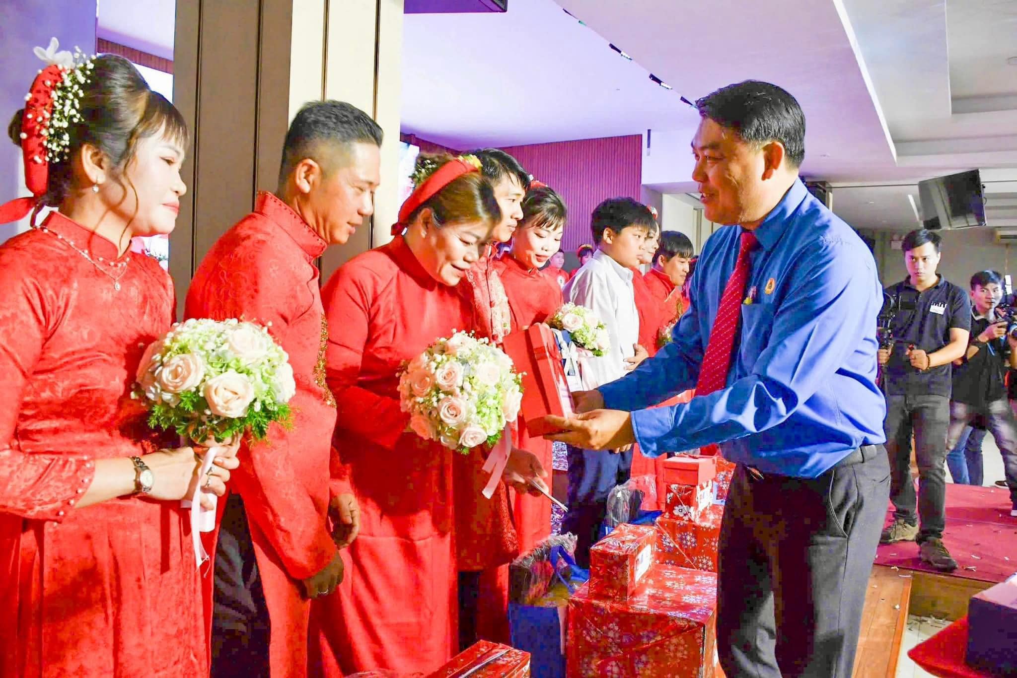 Đồng h&agrave;nh c&ugrave;ng đo&agrave;n vi&ecirc;n - lao động vượt kh&oacute;- Ảnh 2.