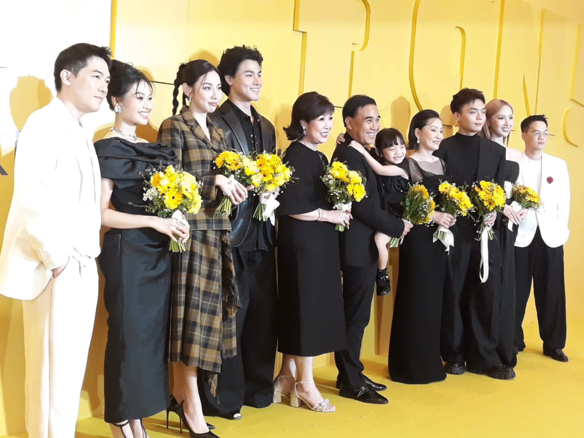 Quyền Linh phải "h&ocirc;n" Hồng Đ&agrave;o 16 lần, nghĩ m&igrave;nh l&agrave; "Hồng h&agrave;i nhi"- Ảnh 9.