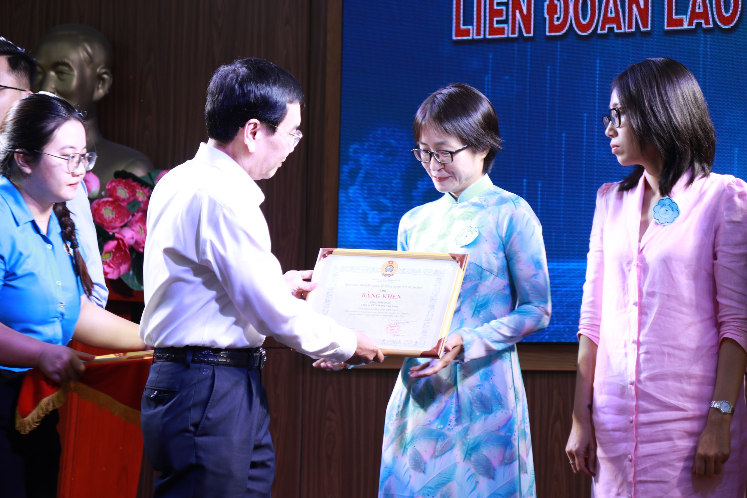 Quận B&igrave;nh Thạnh, TP HCM: Tất cả đo&agrave;n vi&ecirc;n - lao động đều c&oacute; Tết- Ảnh 3.