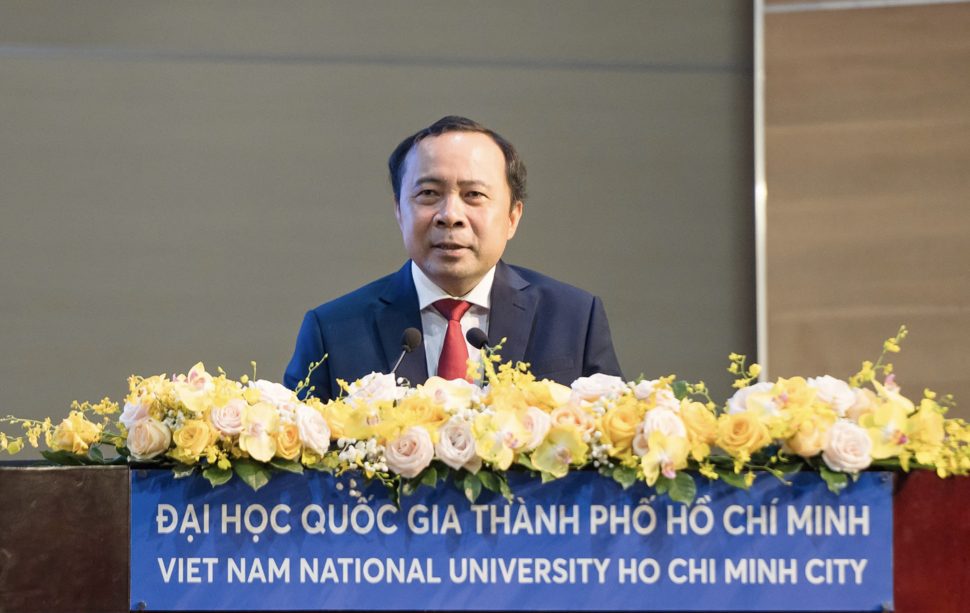 ĐHQG TP HCM thu h&uacute;t, giữ ch&acirc;n c&aacute;c nh&agrave; khoa học trẻ xuất sắc- Ảnh 1.