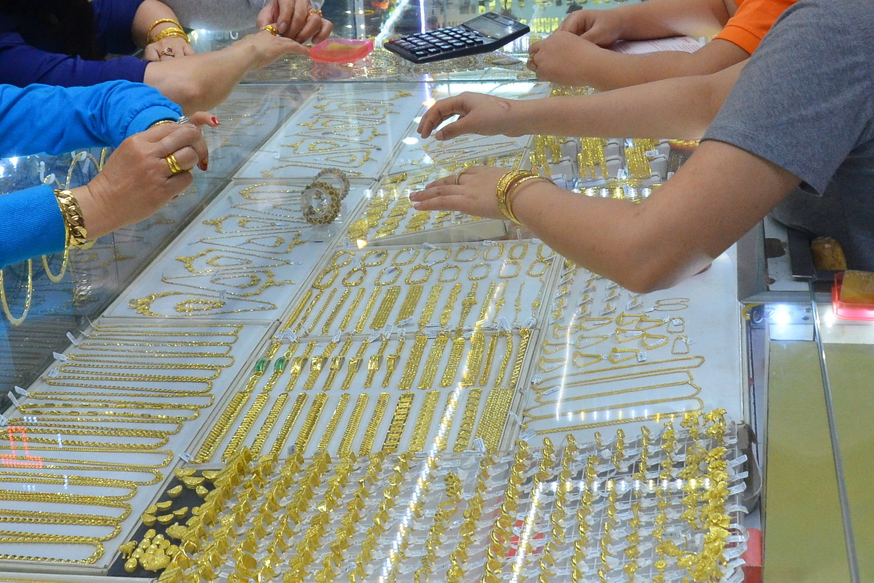 Gi&aacute; v&agrave;ng h&ocirc;m nay, 27-12: Bật tăng d&ugrave; gặp phải nhiều r&agrave;o cản- Ảnh 1.