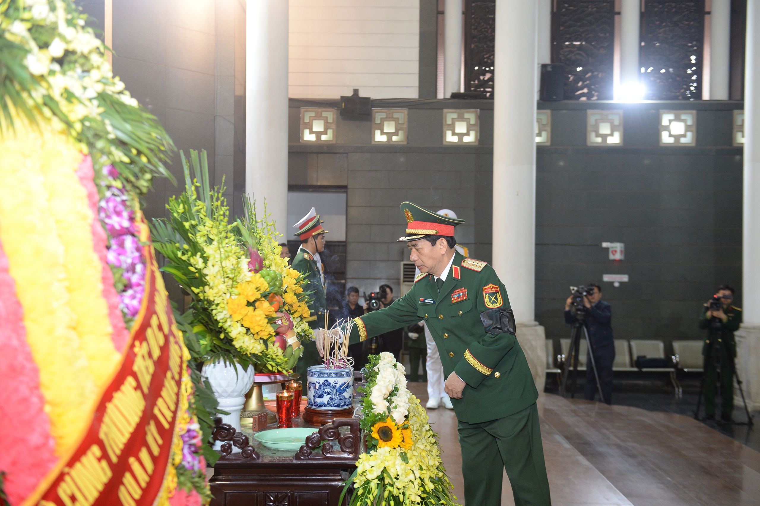 L&atilde;nh đạo Đảng, Nh&agrave; nước viếng Đại tướng Nguyễn Quyết- Ảnh 12.