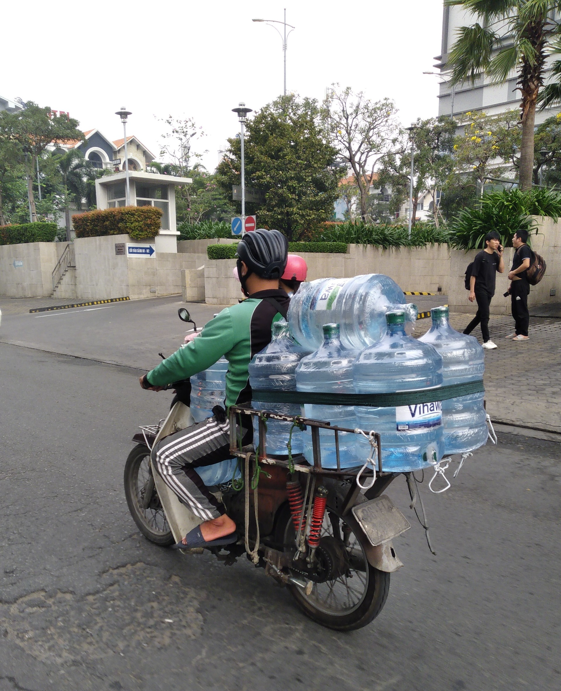 "Xe m&ugrave;" vẫn lưu th&ocirc;ng tr&ecirc;n đường phố- Ảnh 1.