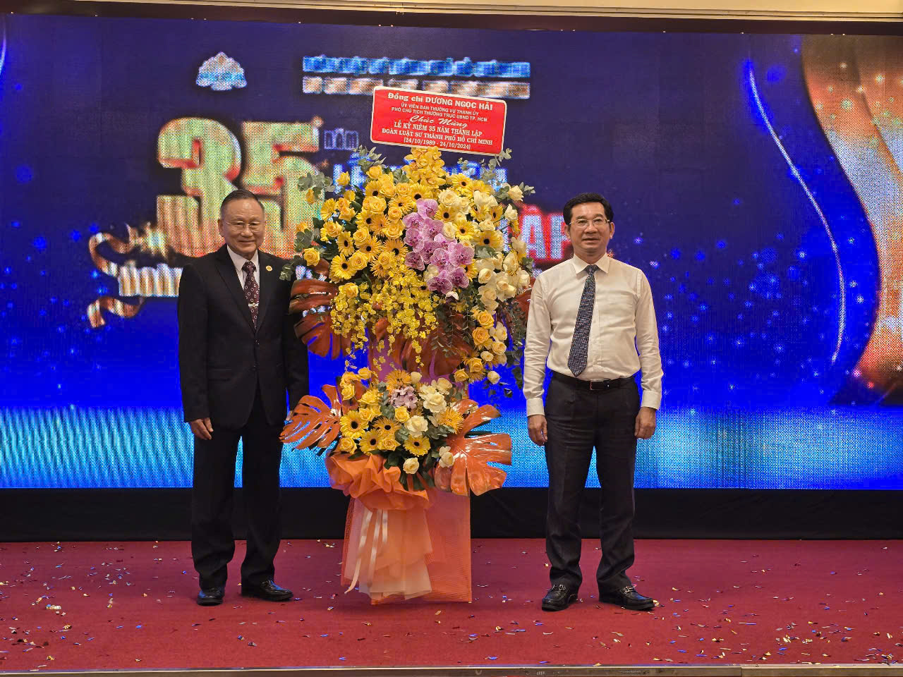 Đo&agrave;n Luật sư TP HCM c&ugrave;ng đất nước vươn m&igrave;nh ph&aacute;t triển- Ảnh 1.
