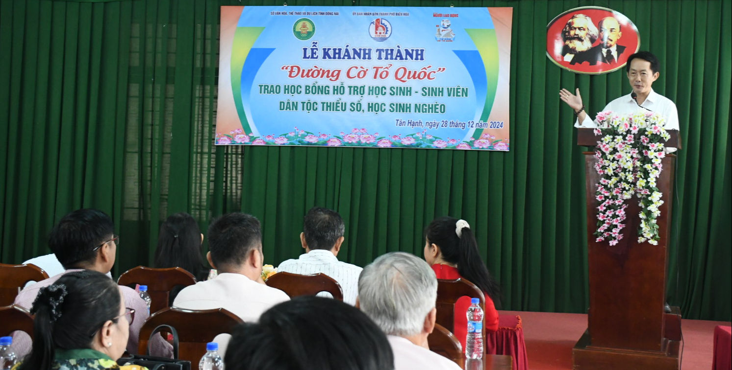 Kh&aacute;nh th&agrave;nh "Đường cờ Tổ quốc", trao học bổng cho học sinh ngh&egrave;o tại Đồng Nai- Ảnh 3.