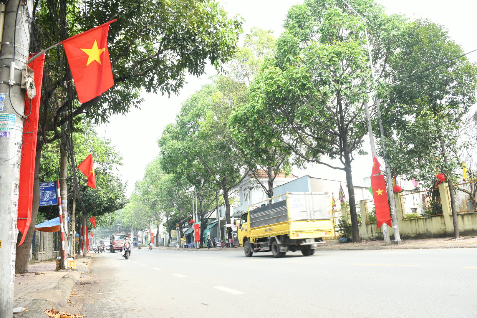 Kh&aacute;nh th&agrave;nh "Đường cờ Tổ quốc", trao học bổng cho học sinh ngh&egrave;o tại Đồng Nai- Ảnh 13.
