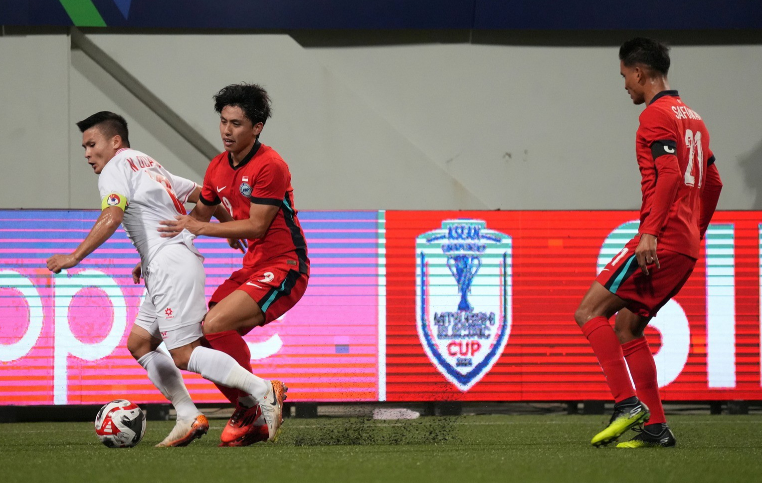 HLV tuyển Singapore: Nguyễn Xu&acirc;n Son chưa hẳn l&agrave; chủ chốt của tuyển Việt Nam- Ảnh 1.