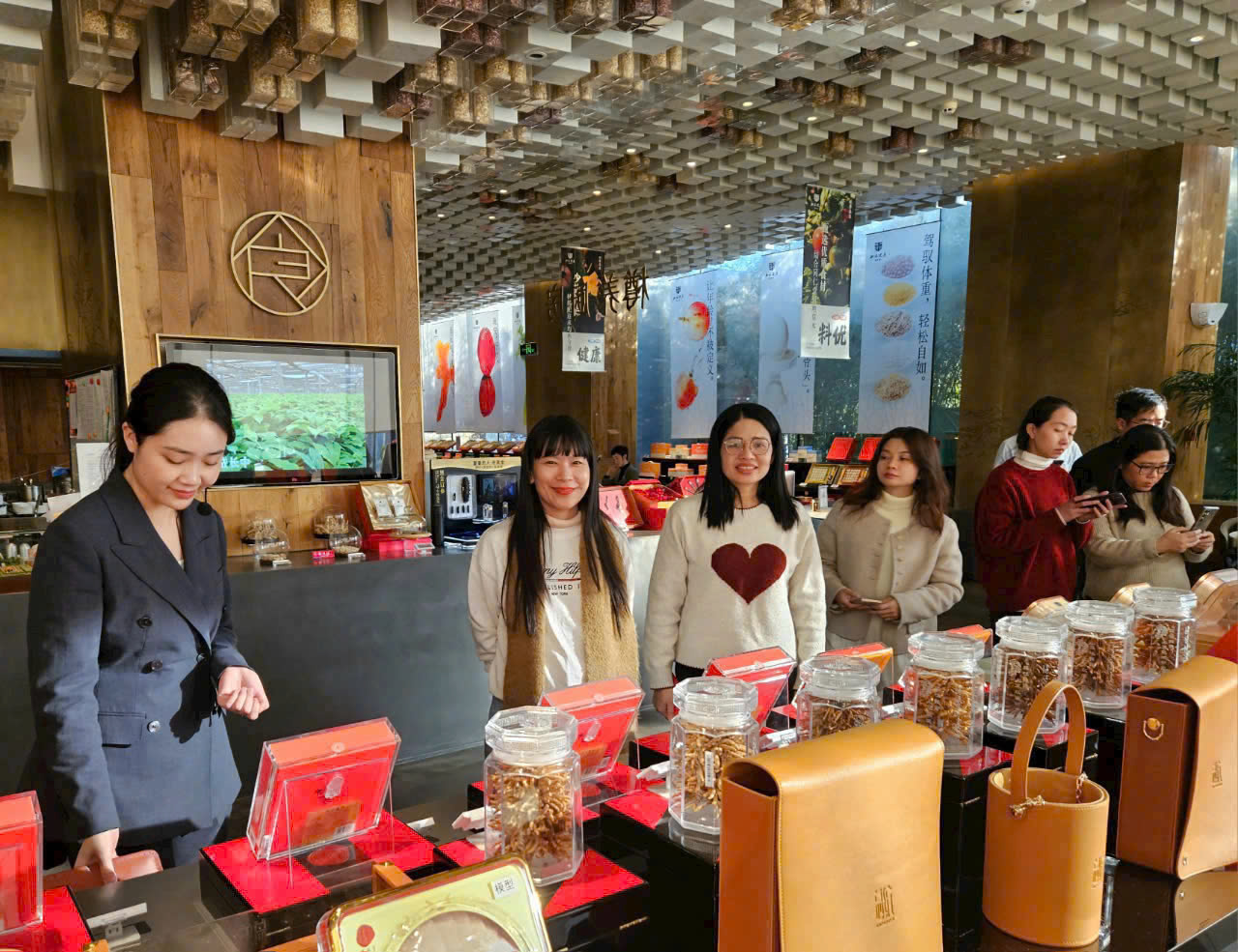C&ocirc;ng ty Yến s&agrave;o Kh&aacute;nh H&ograve;a thăm v&agrave; l&agrave;m việc với doanh nghiệp Trung Quốc- Ảnh 1.